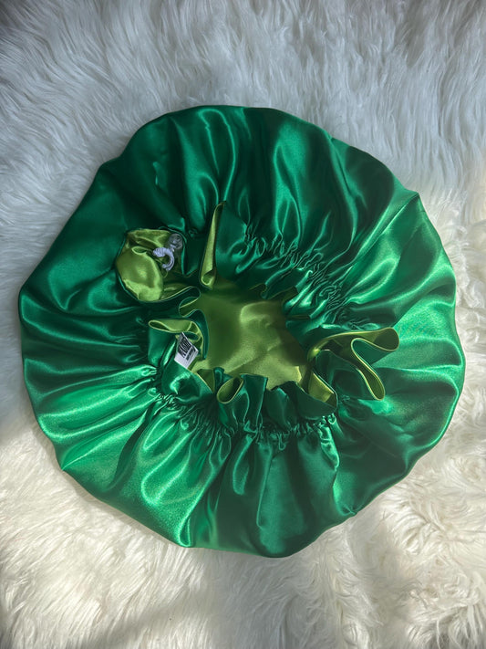 Handmade reversible satin bonnet in green and lime with an adjustable clasp for custom fit by mariebeauteeco